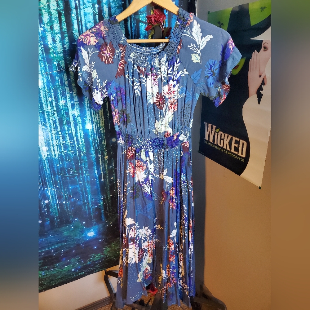 Gorgeous never worn blue Jaase floral print dress with slit in front size 14